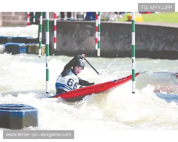划艇赛最后划桨决定胜负,队员体能与意志受检验 划艇赛最后划桨决定胜负,队员体能与意志受检验