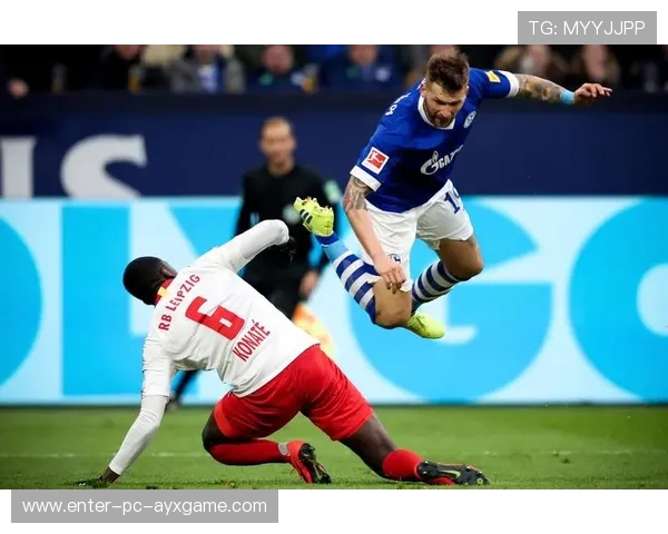 德甲莱比锡中场抢断转攻,前锋完成致命射门——从断球到致胜的一次战术演绎