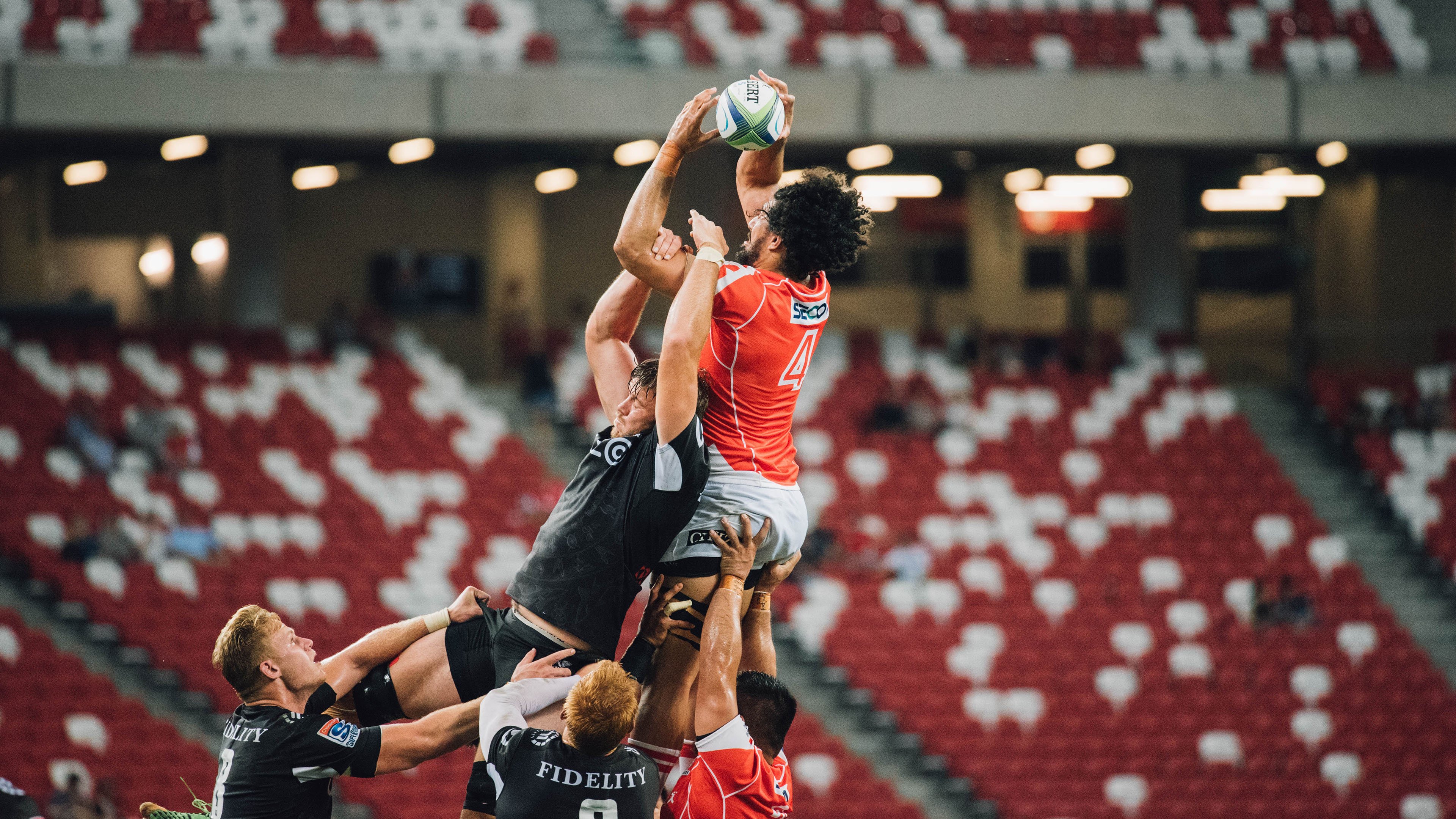 “豪车激烈飙驰：速度与激情的极致演绎”，速度激情赛车